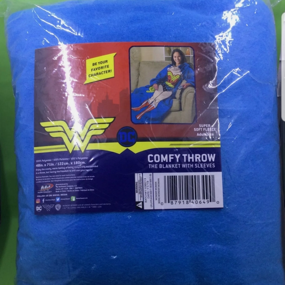 DC Comics Wonderwoman Adult Comfy a w/Sleeve